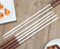 Koubideh 페르시아 브라질 kabob를 위한 목제 손잡이를 가진 큰 스테인리스 bbq 꼬치