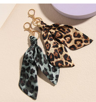 Porte-clés en tissu imprimé léopard, accessoires pour sac, pendentif de voiture, cadeaux créatifs
