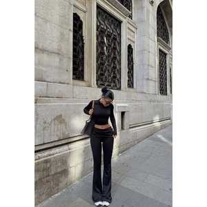 Costume pantalon en satin noir formel et décontracté avec décoration boutonnée pour femmes de bureau - Product Image 1