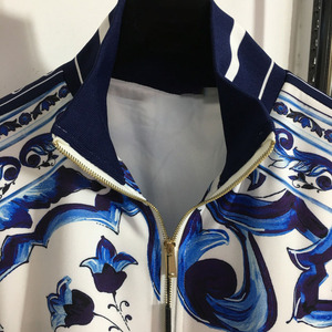 Nuova tuta sportiva blu e bianca con colletto rialzato stampato giacca con cerniera a maniche lunghe + lettera pantaloni Casual dritti - Product Image 4