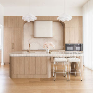 Beyaz Mermer Tezgahlı, Oluklu Kavisli Ada Mutfaklı, El Yapımı Yuvarlak Mutfak Dolabı - Product Image 3