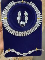 Parures de bijoux de luxe au design géométrique d'inspiration moyen-orientale, plaquées or 18 carats, avec coquillages naturels, comprenant collier, boucles d'oreilles, bague et bracelet