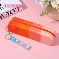 Trousse à crayons rectangulaire pliable populaire en silicone à dégradé de couleurs avec porte-clés mignon, sac à stylos personnalisé pour enfants
