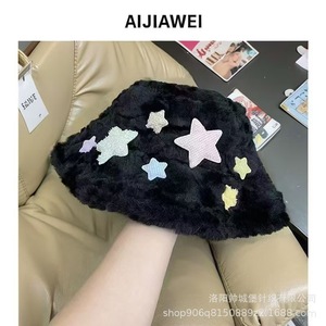 Gorro de lana blanco con estrellas para mujer, estilo adelgazante para el rostro, cálido para el invierno - Product Image 4