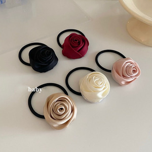 Élastique à cheveux en satin français rose, simple, éthéré, doux, unique, rétro et haut de gamme. - Product Image 1