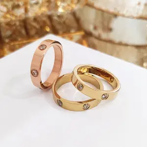 Vendite calde nuovo piuttosto delicato minimalista Color oro in acciaio inossidabile zircone pietre CZ anello da dito per uomo donna coppia gioielli