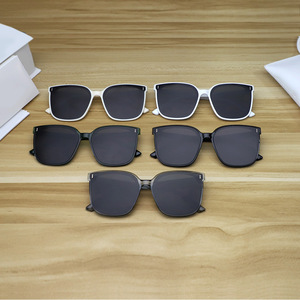 Gafas de Sol Gm Unisex con Marco Cuadrado, Lentes Polarizadas TAC UV400, Tipo de Marco Completo, 3 Lentes de Sol, Embalaje en Caja, Número de Pieza Fr201 - Product Image 2