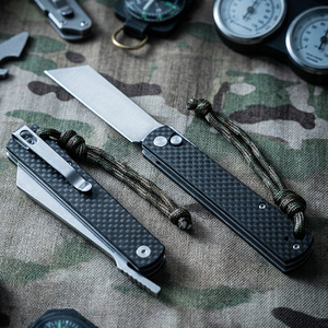 Coltello Pieghevole Higonokami Giapponese con Blocco a Pulsante in Acciaio Industriale 10Cr15CoMoV e Manico in Fibra di Carbonio, per Ordini all'Ingrosso di Piccole Quantità (OEM) - Product Image 1