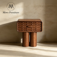 Table de chevet moderne en chêne naturel avec tiroir, design colonne ronde, pour chambre d'hôtel et appartement