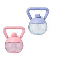 Bouteille de sport OEM personnalisable avec logo, design Kettlebell, 2200 ml/74 oz, avec poignée et couvercle à paille, anti-fuite, sans BPA, en PC, pour Bootcamp