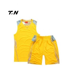 Wholesale design your own logo on the custom team basketball suit - Product Image 1