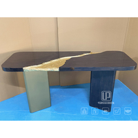 Table à manger brillante avec plateau à accents dorés et pieds à double panneau, vente directe d'usine, pour la maison, les restaurants et les hôtels
