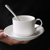 Tasse à café et soucoupe en porcelaine fine blanc pur, capacité 101-200 ml, pour expresso, style minimaliste moderne, créatif, pour le thé de l'après-midi, ensemble de tasses en céramique