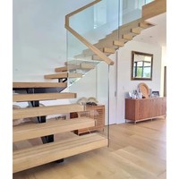 Escalier en bois massif à tube carré, monopoutre, avec balustrade en bois et verre, poutre en coffrage