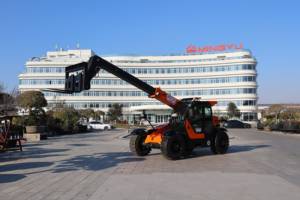 מלגזה להובלת מטען כבד יעיל מהירה, גודל 4900x2260x2380 מטר, בסיס גלגלים 3000 מטר, מהירות 10/39 קמ\\\"ש - Product Image 5