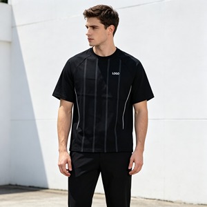 Camisetas de manga corta a rayas para hombre, camiseta de hombre con rayas reflectantes serigrafiadas y pedrería, ropa casual, estilo oversize y holgado para hombre - Product Image 4