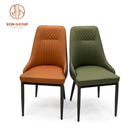 Vente en gros de chaise de restaurant moderne, légère, de haute qualité, élégante, avec cadre en métal, chaise de salle à manger en cuir PU souple