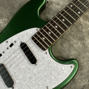 Guitarra Elétrica ST Estilo Mustang com Alta Qualidade de Som e Tremolo Frete Grátis - Product Image 4