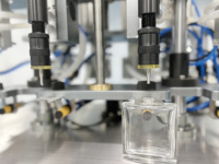 Offres Spéciales 4 nez Vertical petit parfum liquide bouteille machine de remplissage aromathérapie roseau diffuseur remplisseur