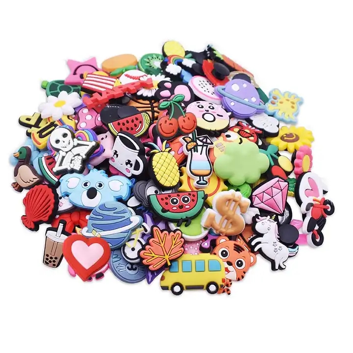 Fast delivery new designs random mix bulk 100 pcs random different charm for clog chick fil a shoe decoration shoe charms