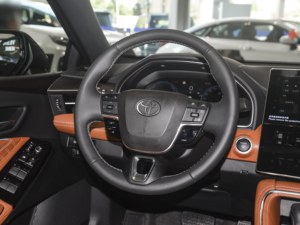 Nouvelle <span class=keywords><strong>voiture</strong></span> Toyota Avalon modèle 2024, berline hybride 2.0L 5 places essence-électrique turbo R19 Jiben Auto, intérieur foncé - Product Image 6