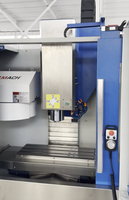 Centre d'usinage vertical CNC avec lubrification et refroidissement automatiques, stabilité accrue pour la fabrication de moules et les moules en aluminium VMC Mini