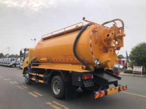 Camión de Succión de Aguas Residuales Ecológico Dongfeng 4*2 Euro5 Diésel de China, Camión de Saneamiento Combinado <span class=keywords><strong>para</strong></span> Dragado y Limpieza con Tanque de 12m³ - Product Image 4
