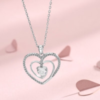 Collier en argent sterling 925 avec trois cœurs imbriqués, pendentif pavé en moissanite taille cœur de 5 mm, cadeau de mariage pour femme, bijoux fins en gros