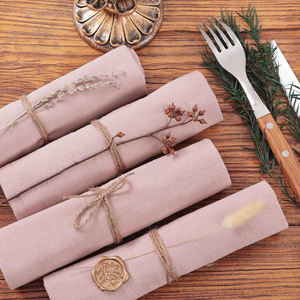 Serviette de gaze en tissu de fromage brodé noir et blanc luxueux Serviettes de fête réutilisables pour les célébrations du festival - Product Image 2