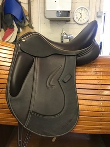 Silla de Montar de Doma de Cuero de Lujo al por Mayor con Asiento de Agarre Profundo, Acolchado Suave, Gullet Ajustable y Alta Durabilidad para Equitación - Product Image 5