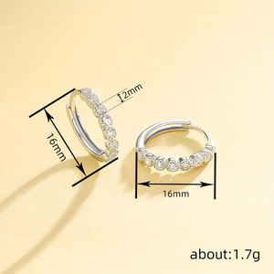 Orecchini Minimalisti per Donne, Design Delicato e Piccolo, Accessori per Orecchie da Indossare Ogni Giorno - Product Image 4