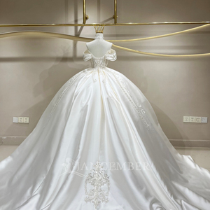 Robe de mariée JFH119 exclusive en satin, épaules dénudées, traîne chapelle, dentelle florale moderne, coupe bouffante, décolleté cœur pour femme - Product Image 4