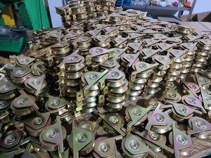 Cojinete simple y doble Rueda de puerta de rodillo deslizante de ranura de zinc amarillo y plateado Y V U H con placa Doble - Product Image 4