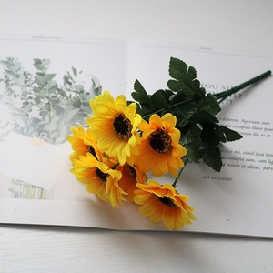 Mini Bouquet de Tournesols Artificiels en Soie pour Décoration Simple à Domicile – Prix de Gros Direct Fabricant pour Mariages et Événements - Product Image 6