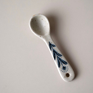 Cuillères à dessert et à soupe en céramique bleu et blanc peintes à la main, petite taille pour usage domestique, design créatif et unique - Product Image 2