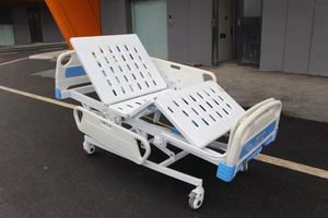 Équipement <span class=keywords><strong>médical</strong></span> confortable quatre manivelle 5 chirurgie manuelle <span class=keywords><strong>de</strong></span> lit patient <span class=keywords><strong>de</strong></span> fonction - Product Image 3
