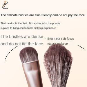 Little Fish 8 pièces ensemble de pinceaux de maquillage pour le visage avec cheveux synthétiques pinceaux super doux portables pour les outils de beauté anti-cernes ombre à paupières - Product Image 4