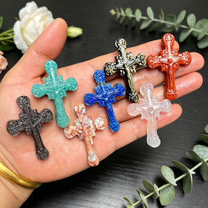 Natürlicher Halbedelstein Kristall Geschnitzter Kreuzanhänger 3,5*4,8cm Jesus-Kreuz-Charms für Schmuckherstellung Halsketten-Zubehör - Product Image 1