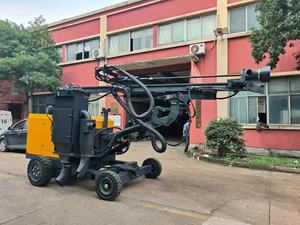 เครื่องเจาะหินแบบใช้เครื่องยนต์ดีเซลแบบพกพาขนาด 18 เมตร พร้อมหัวเจาะแบบ Deep Top Hammer ขนาด 33-89 มม. ใช้ระบบไฮดรอลิก พร้อมยางรถสำหรับงานบนถนน รวมถึงเครื่องยนต์ มอเตอร์ เกียร์ ลูกปืน และอุปกรณ์เจาะหิน - Product Image 5