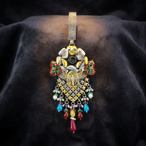 Elegante conjunto de joyería nupcial judía de oro y diamantes, perfectamente elaborado, con colgantes de moda, dijes, horquillas y accesorios para boda. - Product Image 3