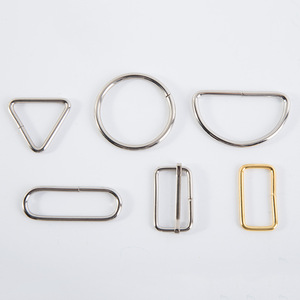 Anillas Metálicas en Forma de D para Bolsos, Accesorios de Varias Medidas, Cierres Resistentes Clásicos con Resorte, Primavera 2024 - Product Image 3