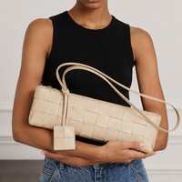Sac à bandoulière OEM tendance en PU tissé, grand format, style enveloppe, avec rabat, en polyester, simplicité urbaine, direct usine