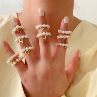 2021 Brief A-Z Ring Minimalist Multi Perlen Süßwasser Perle Geometrische Ringe Frauen Schmuck Mode verstellbarer elastischer Ring