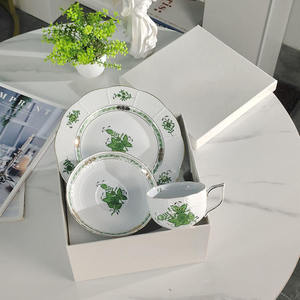 Service de table de luxe en porcelaine blanche à motifs floraux bleus, vaisselle en porcelaine fine, ensemble de 3 assiettes pour mariage - Product Image 4