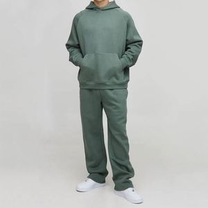Ensemble deux pièces homme : Sweat à capuche thermique vert sauge à manches raglan et pantalon de survêtement large coupe droite, tons terreux, streetwear hiver, personnalisation du tissu - Product Image 1