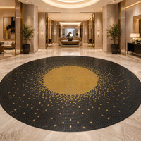 Médaillon mosaïque rond noir et or de luxe pour le sol du hall d'hôtel, carrelage artistique en verre et pierre personnalisé pour la décoration du hall et de la salle de bain de villa