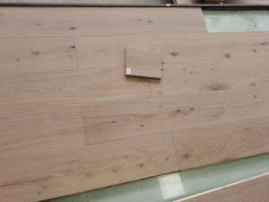 Parquet intérieur en bois de chêne européen Parquet droit d'ingénierie Parquet en bois dur multicouche blanc brossé pour la décoration de la <span class=keywords><strong>maison</strong></span> - Product Image 6