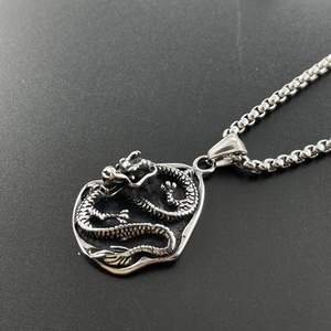 Nouveau produit punk : Bijoux en acier titane, pendentif dragon vintage personnalisé, acier inoxydable classique et créatif - Product Image 5