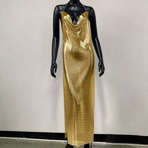 Vestido de fiesta de noche con abertura lateral de cota de metal con cuello Halter negro Vestido de cadena púrpura para mujer - Product Image 5