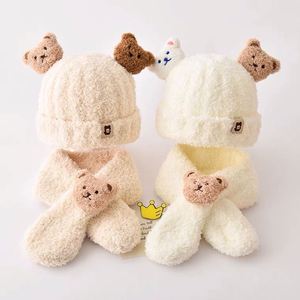 Bộ mũ và khăn choàng cổ mùa đông dày dặn chất liệu microfiber cho bé sơ sinh, họa tiết hoạt hình, 2 món - Product Image 3